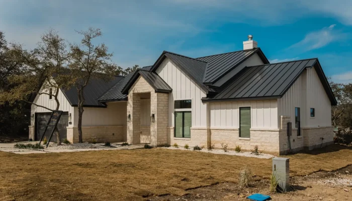Types Of Commercial Roofs For Texas / Arp Roofing 8 6708E9Ed66D21Cf34B70236E_6706425685F16A427E556B14_66F42D3039B7B8A81804F660_Move2520Day201-2